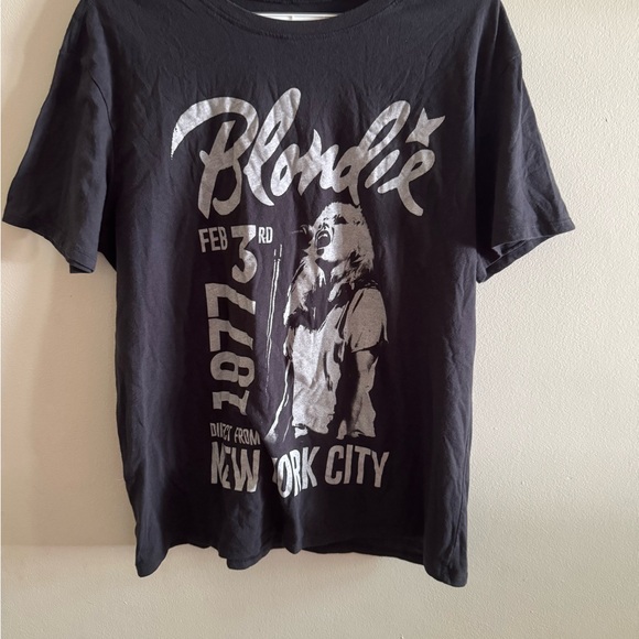 Blonde-Tees Vintage Graphic Tee - Black and White - Picture 1 of 5